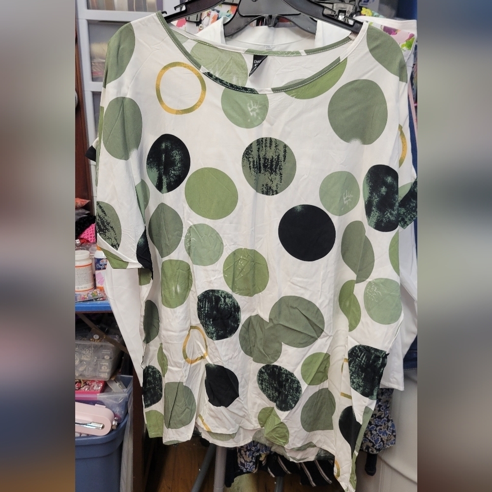Emery Rose White Big Polka Dot XXL Cuffed Short Sleeve - Picture 3 of 6